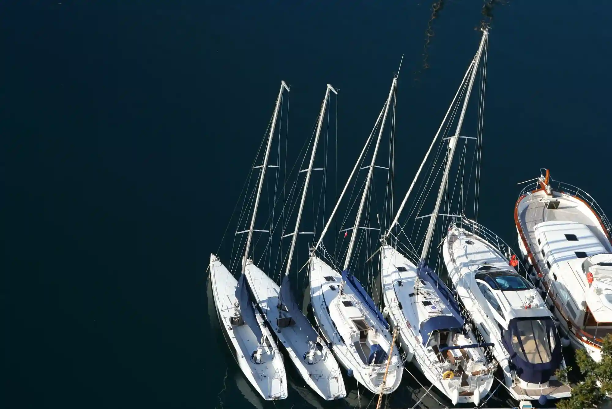 Guide to Yacht Rental Dubai and Beyond